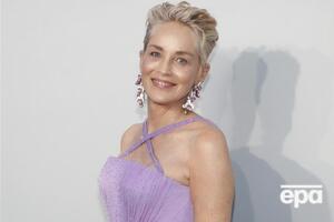 Стоун родилась 10 марта 1958 года