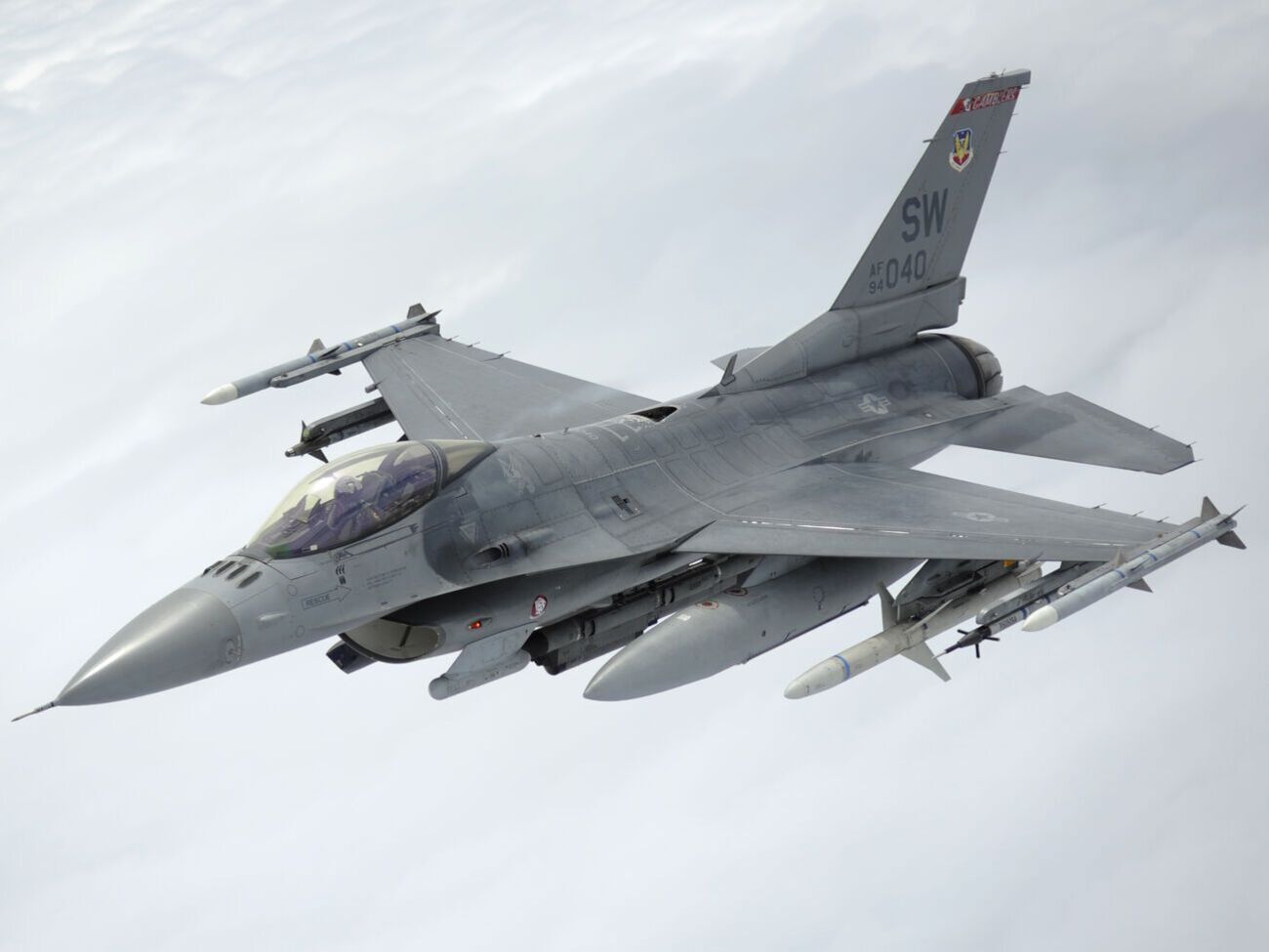 Начальную подготовку на F-16 пройдут около 20 летчиков, рассказал представитель британского правительства