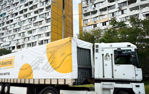 Загалом Фонд Ріната Ахметова передав приблизно 600 тис. продуктових наборів для жителів 22 областей України