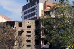 Оккупанты говорят, что это они построили уцелевшую новостройку, возведенную перед вторжением РФ, сообщил Андрющенко