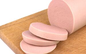 Ковбасу після приготування необхідно залишити на ніч у холодильнику