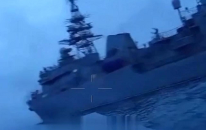 Попри заяви міноборони РФ, корабель ЧФ РФ "Иван Хурс" дістав серйозні пошкодження внаслідок атаки надводного дрона. Про це у військових колах повідомили виданню "УП"