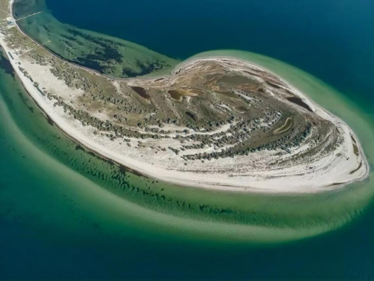 Острів окупанти з'єднали з материком 19 травня