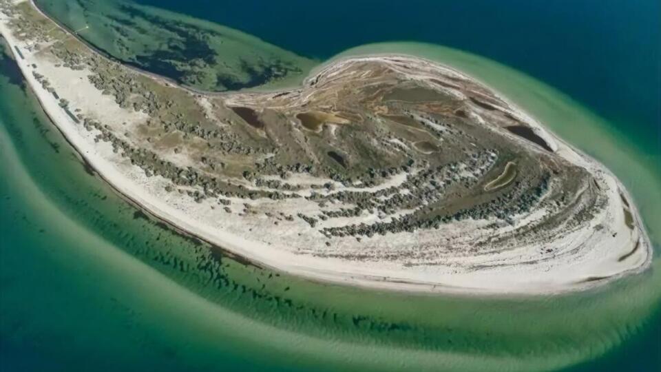 Остров оккупанты соединили с материком 19 мая