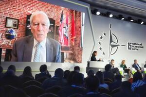Кларк (на фото): Путін має побачити, що США і НАТО не залякані