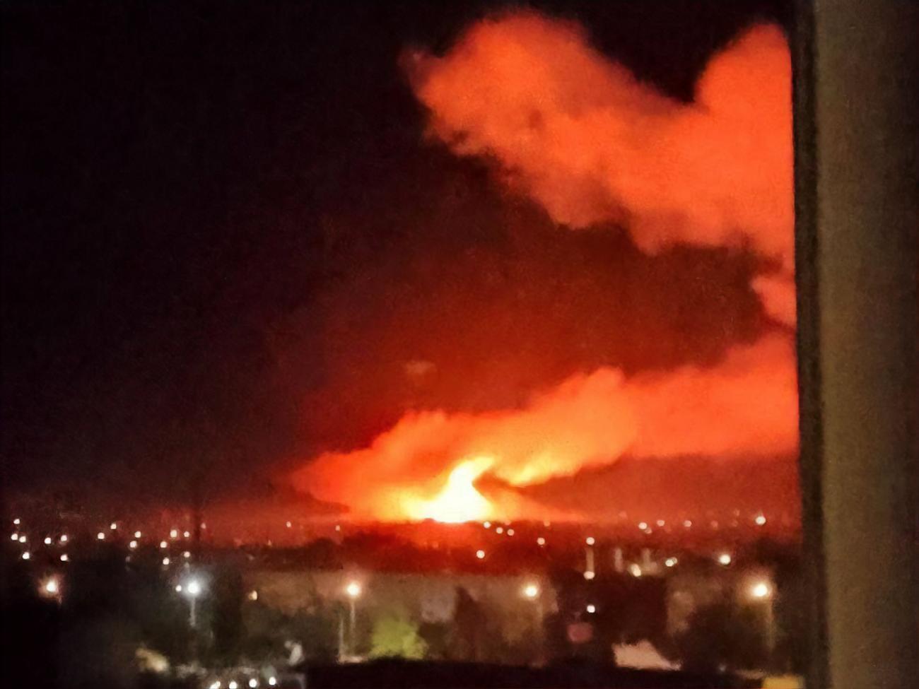 Після вибуху сталася пожежа, повідомляють пабліки