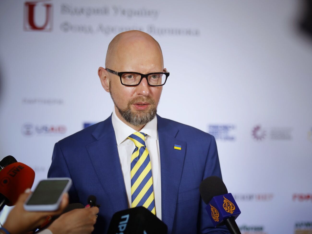 Яценюк: Неймовірна втрата репутаційна для Путіна &ndash; це "Кинджали". Я вам нагадаю, що він особисто показував картинки красиві, як на США несеться так звана гіперзвукова зброя. Яка, виявилося, не гіперзвукова