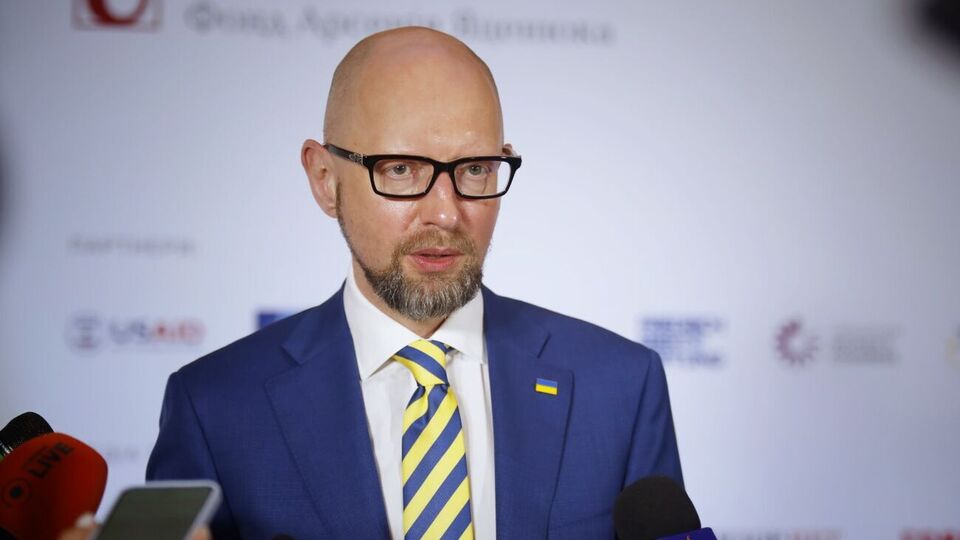 Яценюк: Неймовірна втрата репутаційна для Путіна – це "Кинджали". Я вам нагадаю, що він особисто показував картинки красиві, як на США несеться так звана гіперзвукова зброя. Яка, виявилося, не гіперзвукова