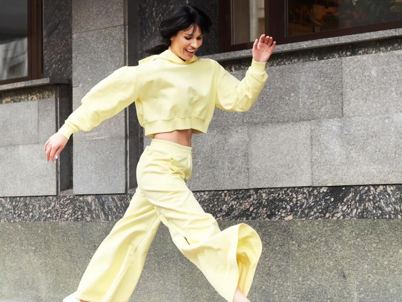 Єфросиніна з 19 років працює на телебаченні, співпрацювала з різними каналами, грала в театрі, знімалася в кіно