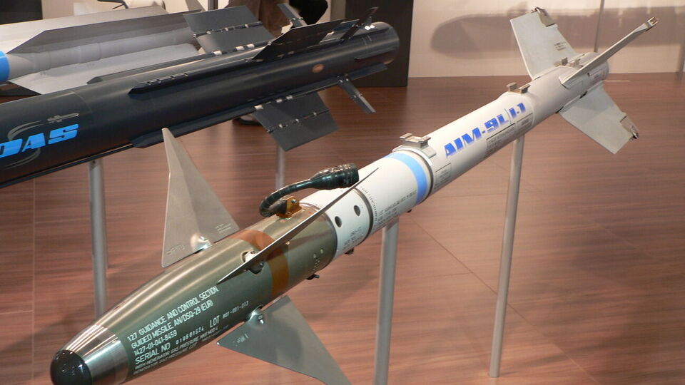 Канада бесплатно предоставит Украине ракеты AIM-9