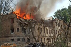 В Днепре российская ракета разрушила здание поликлиники