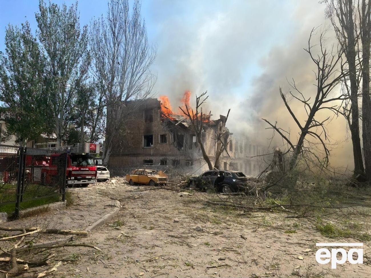У Дніпрі триває пошук зниклих безвісти людей на місці ракетного удару російських окупантів