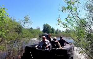 Два таких вездехода уже воюют в разных подразделениях, сообщил Резников