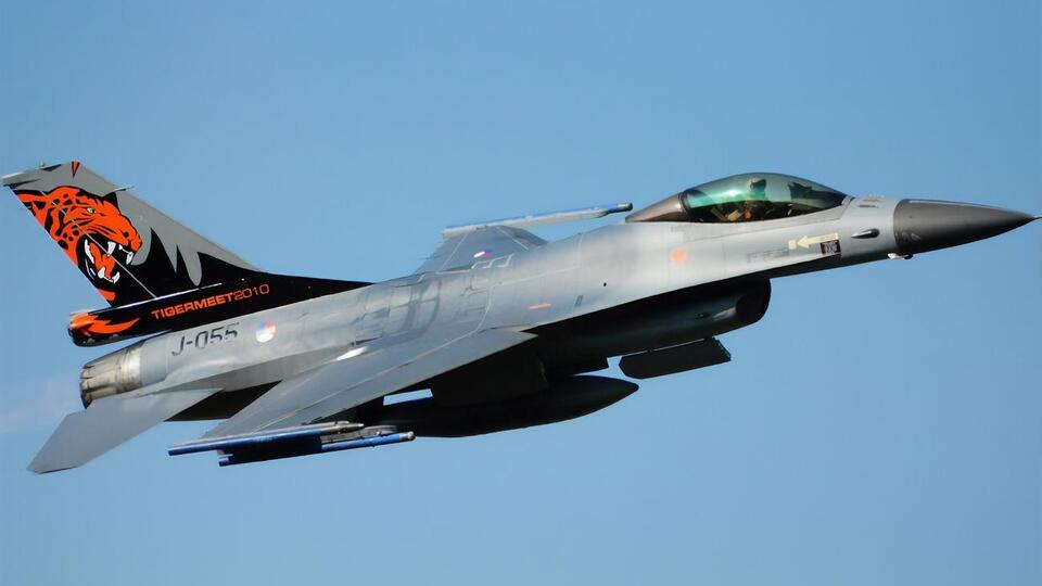 По данным Bloomberg, Нидерланды имеют на вооружении 42 истребителя F-16