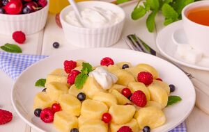 Для приготовления ленивых вареников понадобятся только яичные желтки без белков