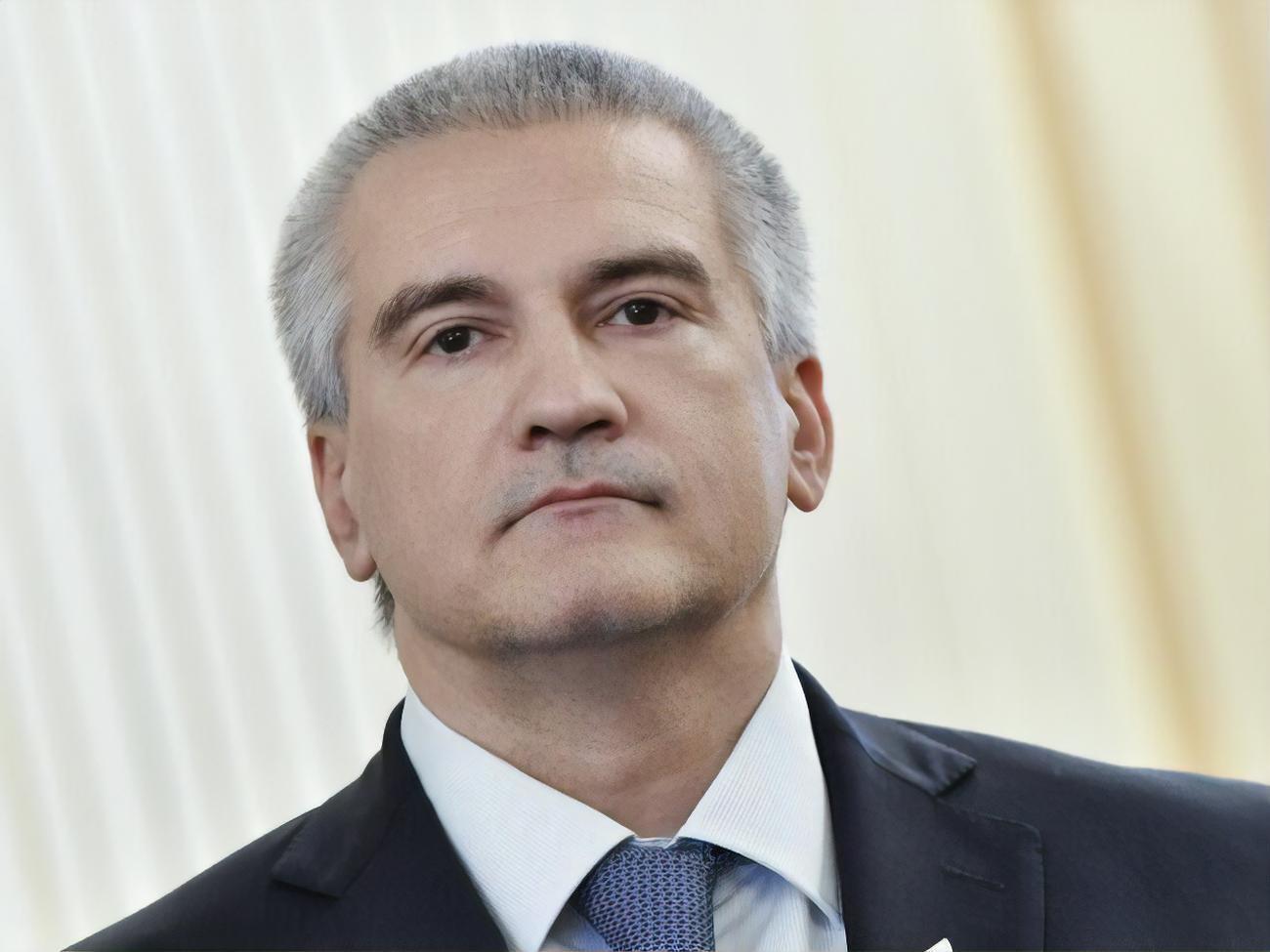 Аксенов стремится повысить патриотические настроения в Крыму, вербуя новых бойцов