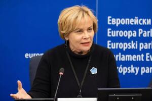 Юкнявичене: Решительное слово, что мы приглашаем Украину, что она уже "у порога" НАТО, также поднимает уровень противодействия ядерному шантажу