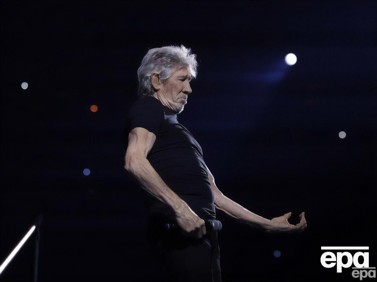 Вотерс регулярно висловлював проросійську позицію