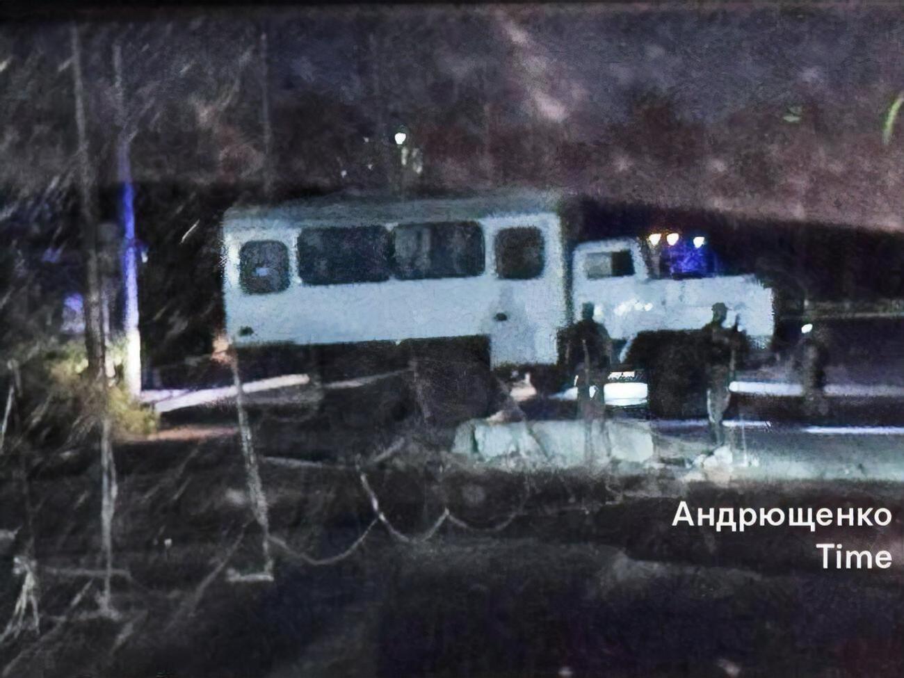 Окупанти звозять людей на місце вибуху на "Азовсталі"