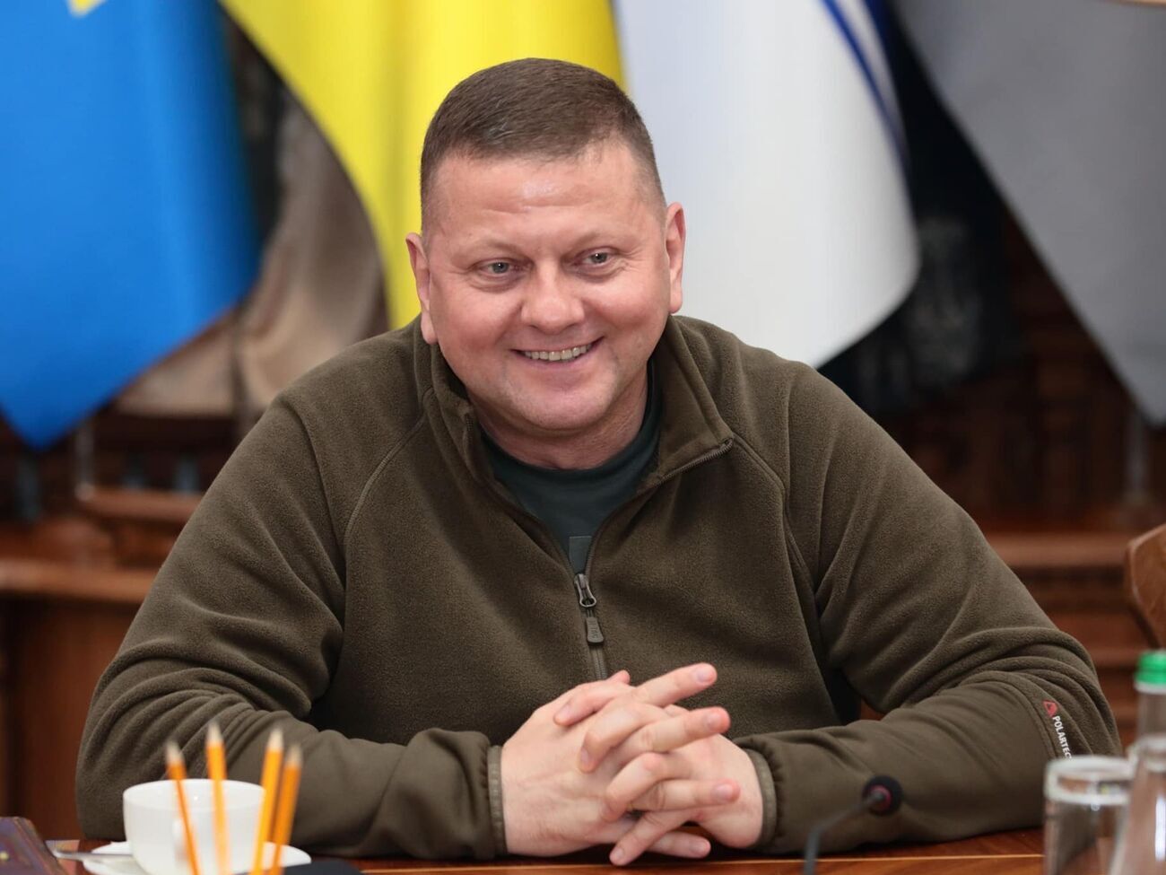 На відео, яке опублікував Залужний, демонструють роботу важкої військової техніки
