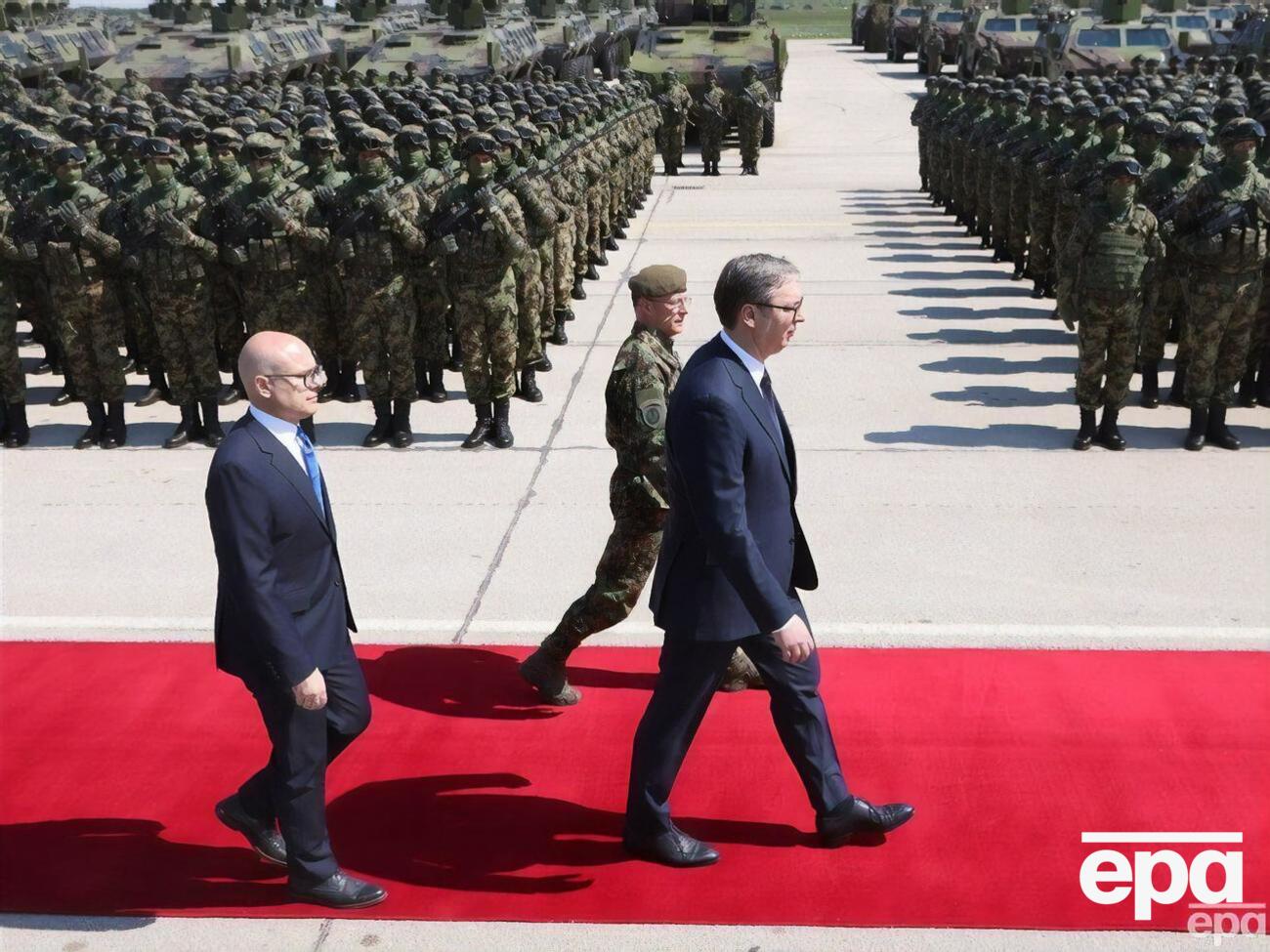 Вучевич (слева) стал лидером партии, которую возглавлял Вучич (справа)