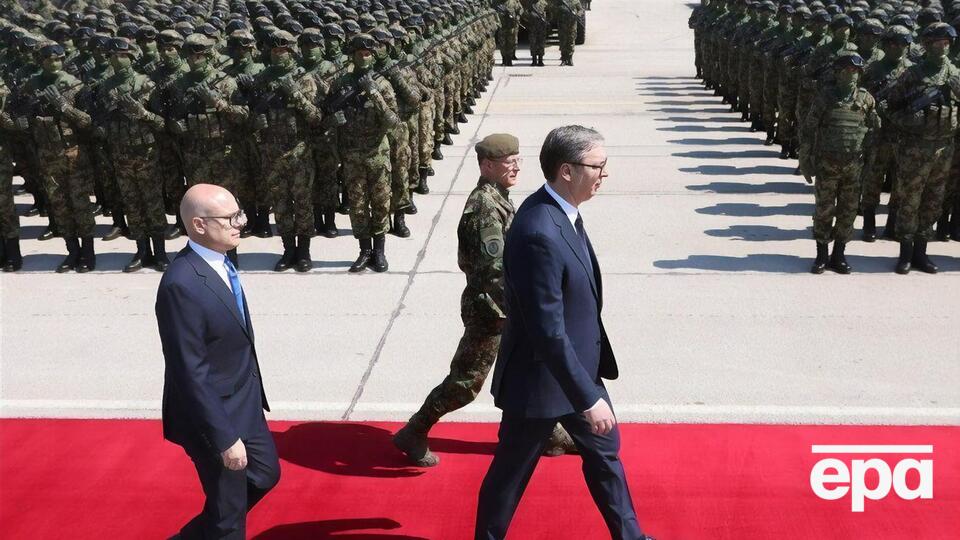 Вучевич (слева) стал лидером партии, которую возглавлял Вучич (справа)