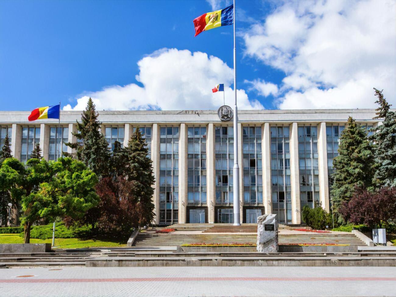 Резолюцію ухвалили голосами 55 депутатів парламенту Молдови