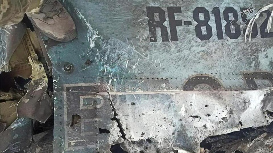 В уточненій статистиці – плюс три збиті російські літаки. На світлині – уламки російського бомбардувальника Су-34, виявлені в Донецькій області минулої осені