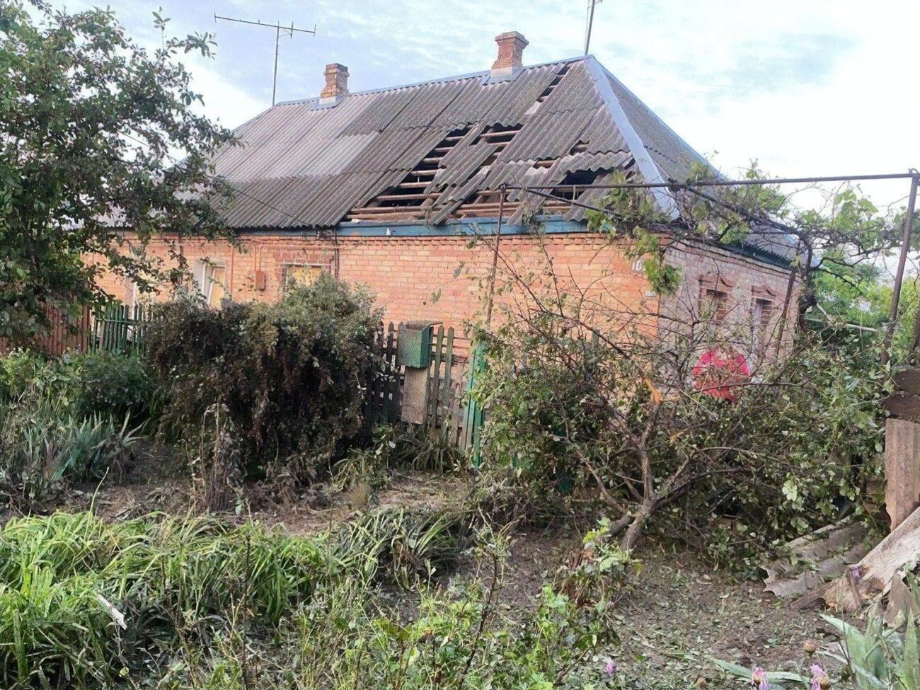 В результате обстрелов в Никополе повреждены шесть частных домов