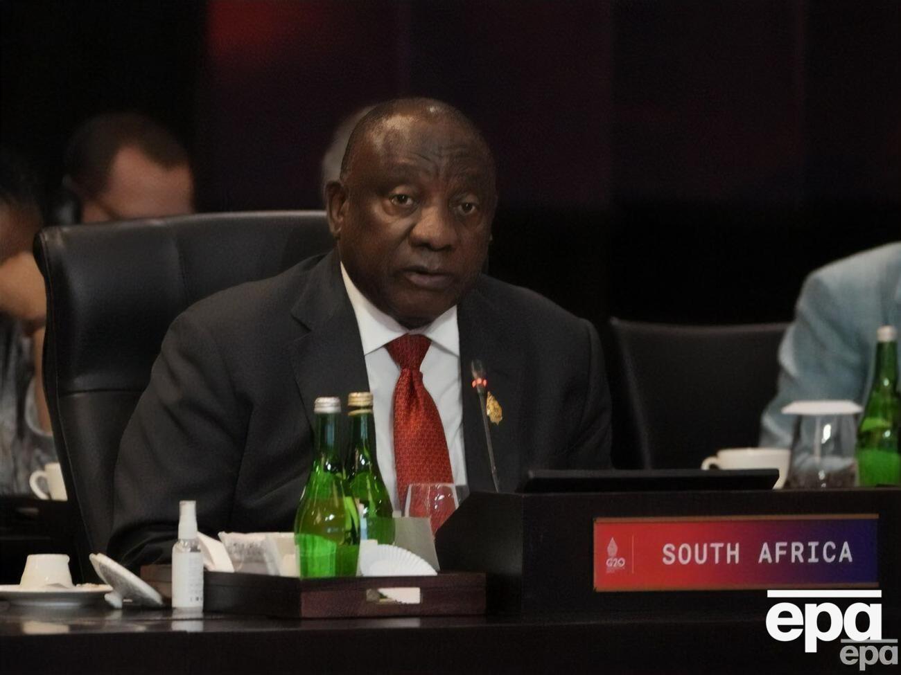 Ранее Рамафоса опровергал&nbsp;передачу вооружений и боеприпасов для РФ