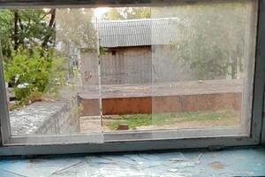 Во многих домах в Житомире вылетели стекла, повреждены двери, сообщили в горсовете