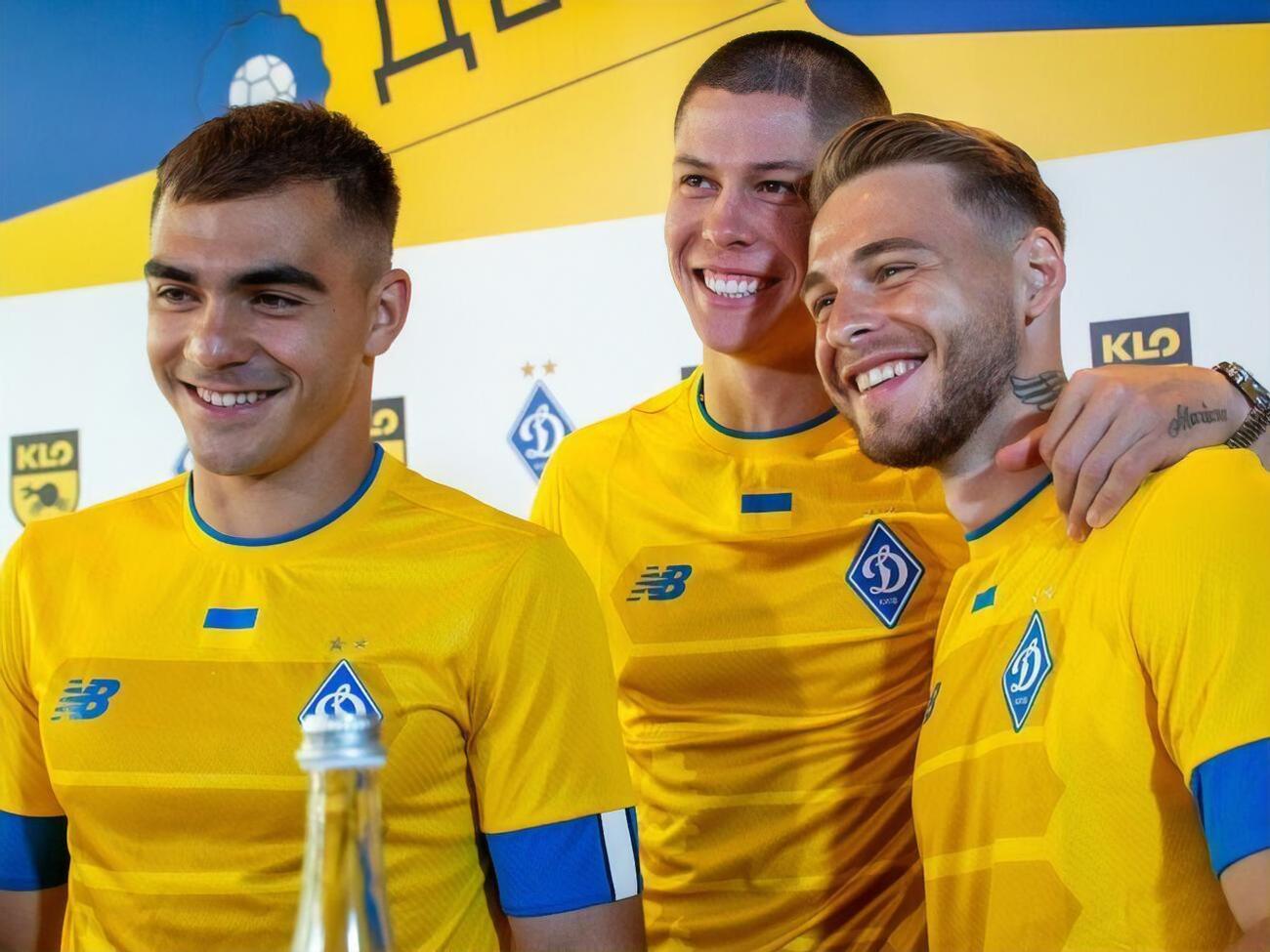 Футболисты "Динамо" прочитали поэзию