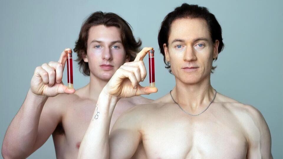 17-річний син Джонсона став його донором крові