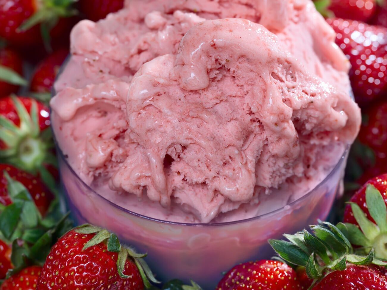 Мороженое после приготовления должно настояться в холодильнике около четырех часов