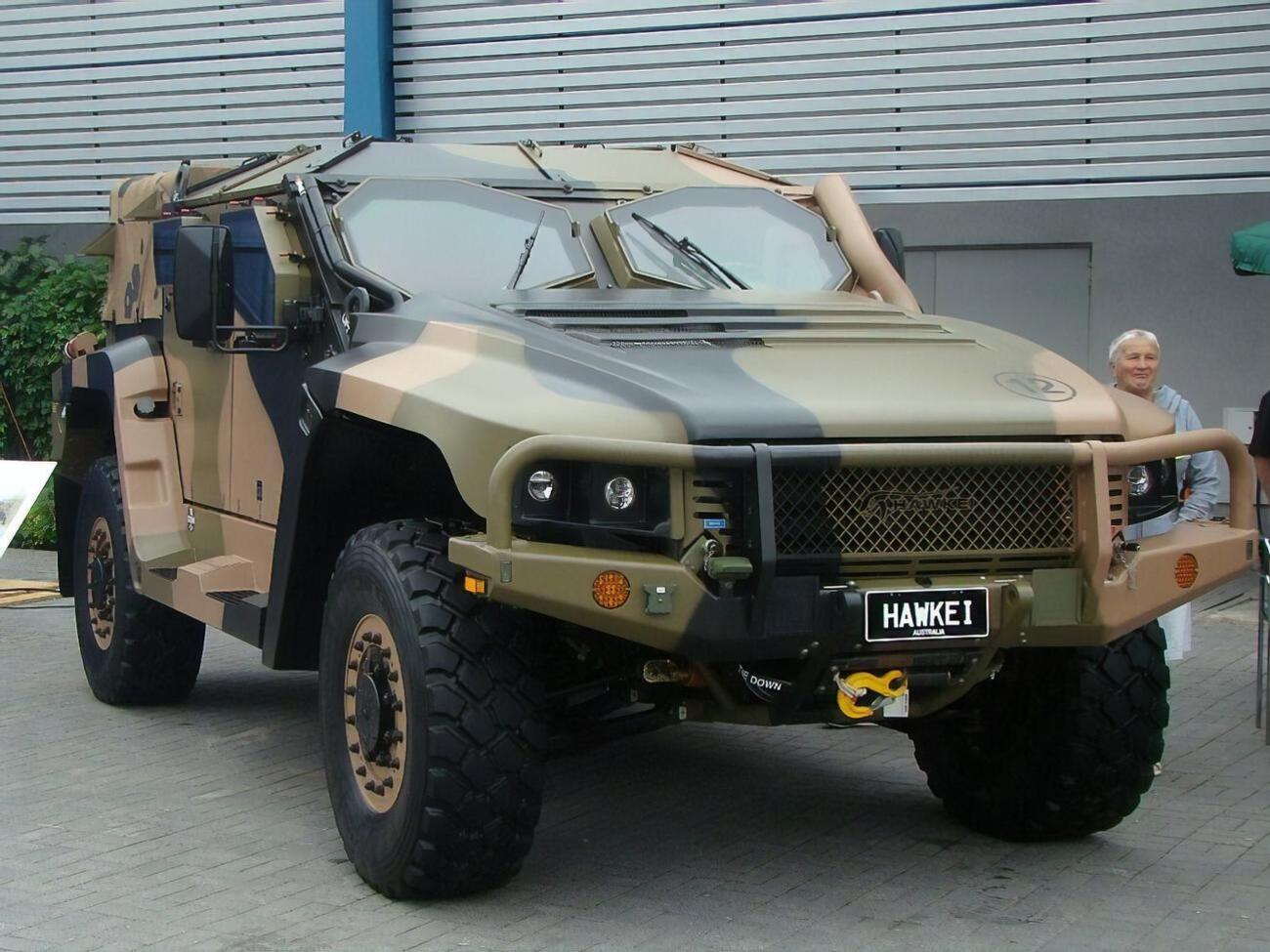 По словам министра, австралийские бронеавтомобили Hawkei могут "оказать неоценимую помощь войскам в ходе контрнаступления"