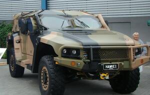 По словам министра, австралийские бронеавтомобили Hawkei могут "оказать неоценимую помощь войскам в ходе контрнаступления"