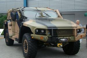 По словам министра, австралийские бронеавтомобили Hawkei могут "оказать неоценимую помощь войскам в ходе контрнаступления"