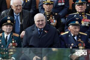 Состояние здоровья Лукашенко начали обсуждать после его появления с забинтованной рукой в Москве 9 мая