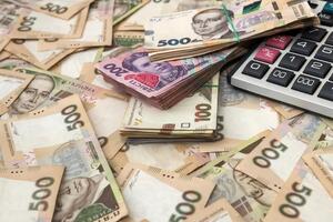 Минэкономики предложило повысить размер должностного оклада работника І тарифного разряда единой тарифной сетки