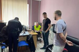 Жителів Києва, які знімали роботу ППО, доправили у Святошинське управління поліції для надання пояснень, після чого передали співробітникам СБУ, розповіли правоохоронці