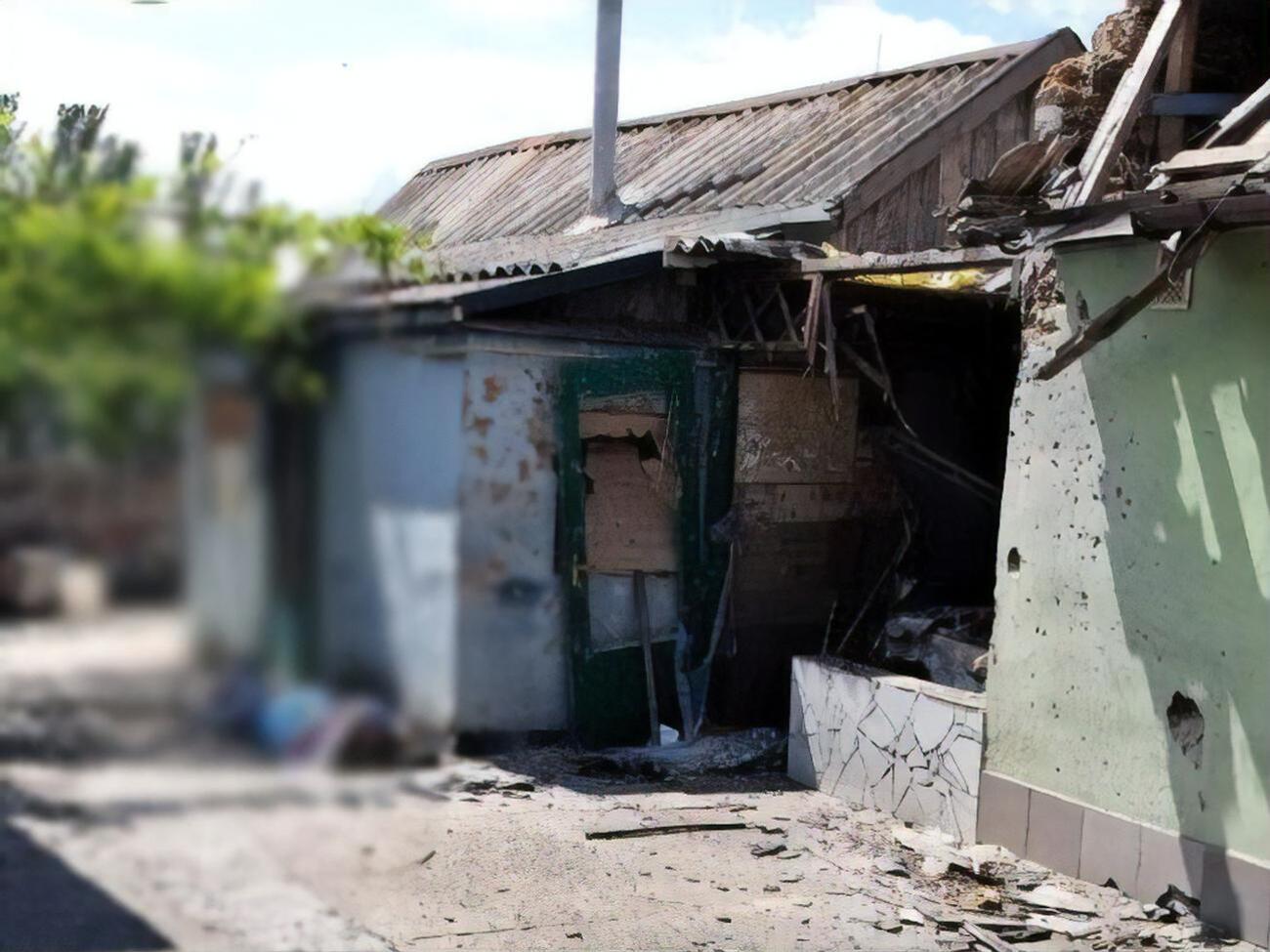 Через російський обстріл Козацького у власному будинку загинув чоловік, розповіли в Херсонській ОВА