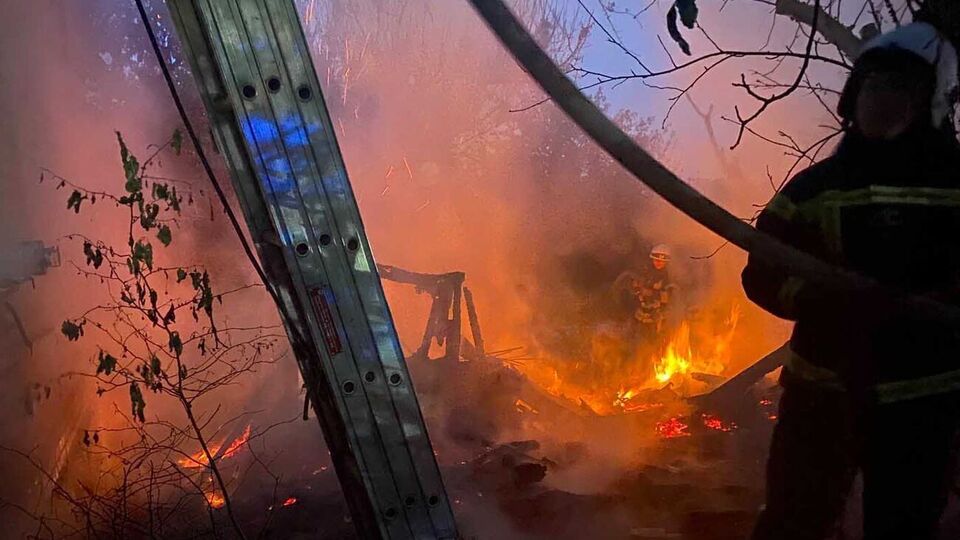 В результате ночной атаки страны-агрессора РФ в Киевской области зафиксированы разрушения частных домов, госучреждений, хозпомещений, гаражей, рассказали в полиции