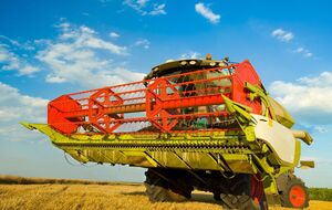 Окупанти забирають комбайни у фермерських господарств у Сватовому, які у зв'язку з виїздом власника не можуть надати документів на право власності, розповіли у Генштабі ЗСУ