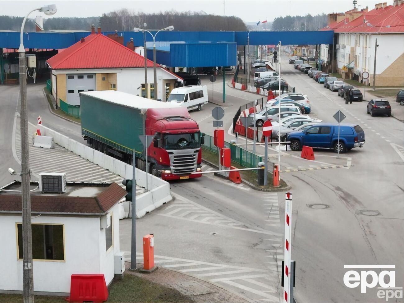 Польща перестане впускати транспорт із РФ і Білорусі