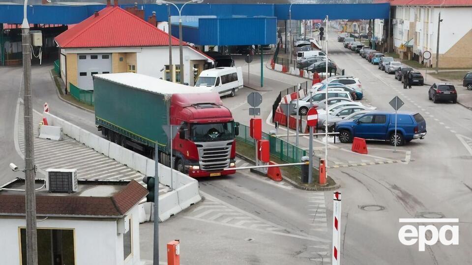 Польша перестанет впускать транспорт из РФ и Беларуси