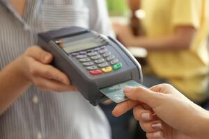 Клочко: Окупанти вимагають від бізнесменів відкривати рахунки в рашбанках і реєструватися в податковій, погрожують арештом і конфіскацією майна