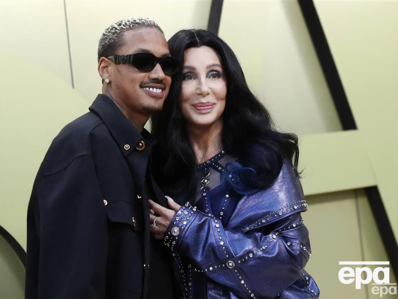 О романе Шер с Эдвардсом стало известно в ноябре 2022 года