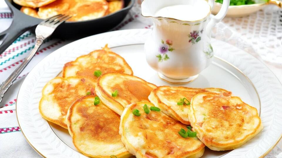 Оладки можна подавати зі сметаною