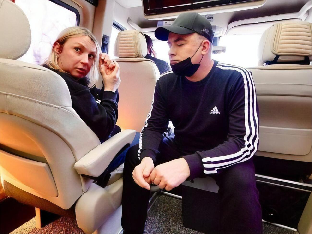 На деяких знімках із квартири Данилка з'явилася Білоконь