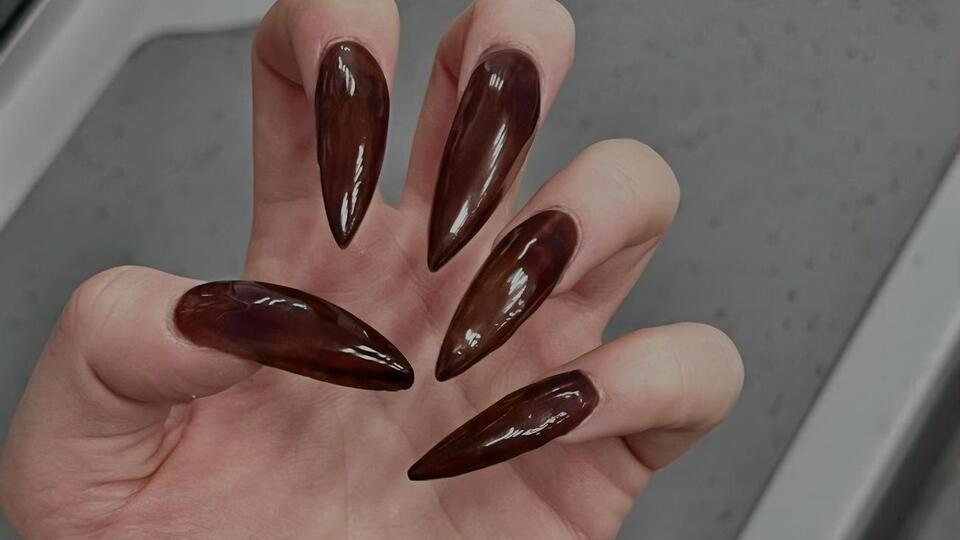 Довгі нігті потребують деяких обмежень